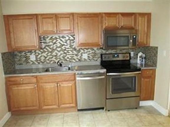 3rd image of 223 Winter St #2