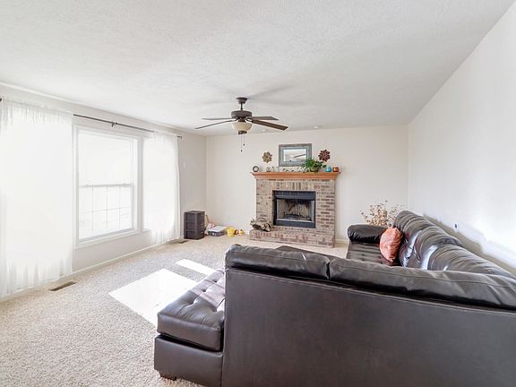 5th image of 301 White Pines Dr
