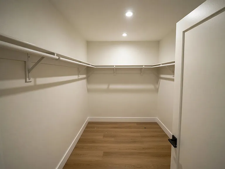 4302 Iroquois Ave — Photo 11
