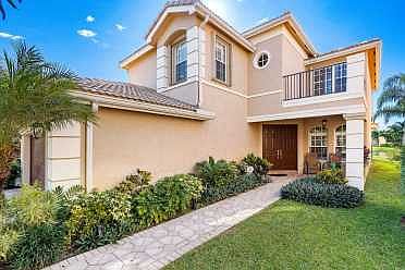 Home For Sale In Canyon Isles