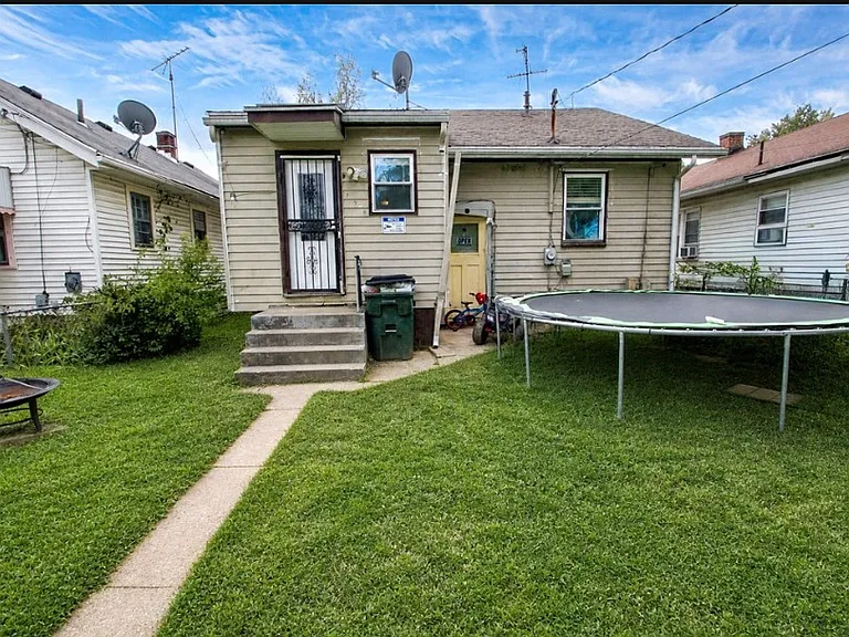 728 Brooklyn Ave — Photo 5