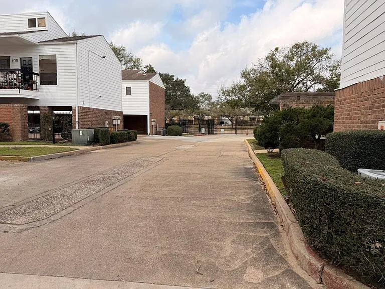 7901 Cambridge St #25 — Photo 17