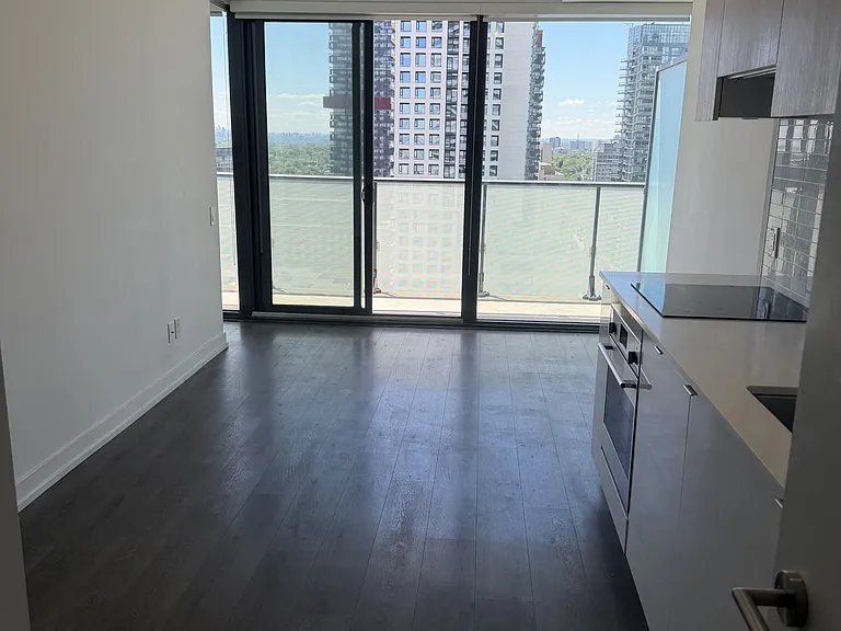 161 Roehampton Ave #2712 — Photo 6