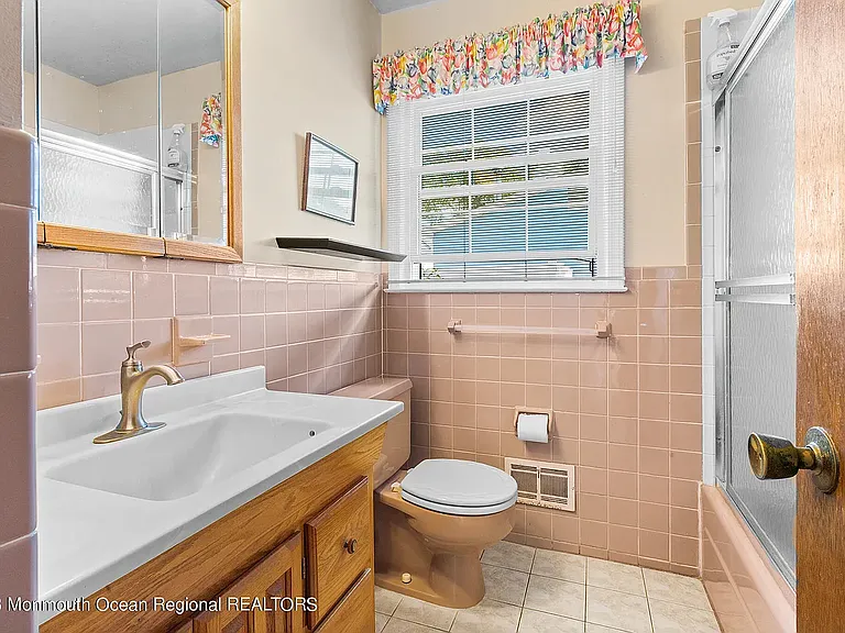 648 Longview Dr — Photo 13