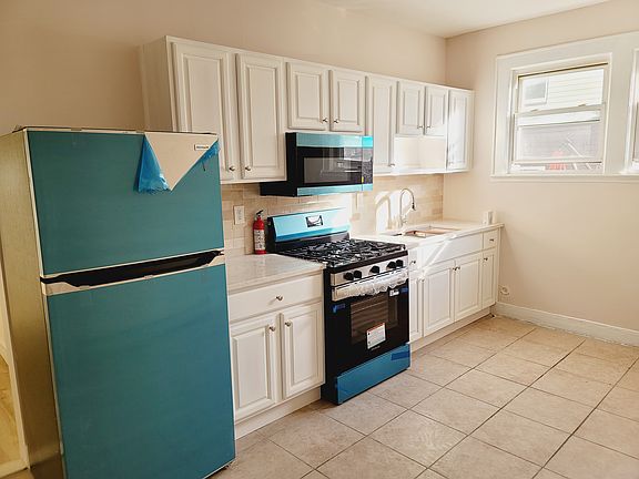 5th image of 153 Isabella Ave APT 2