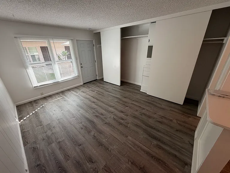 217 Nieto Ave — Photo 4