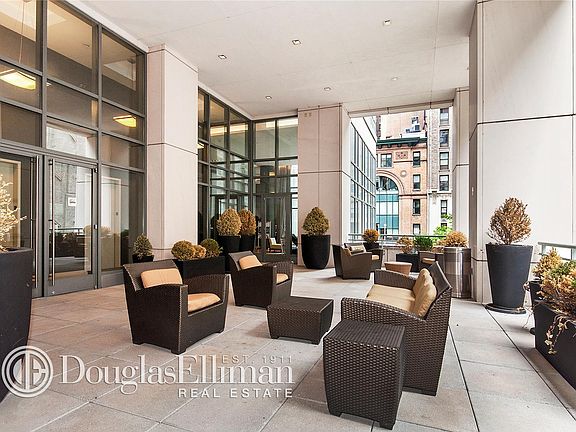 4th image of 325 5th Ave APT 22F