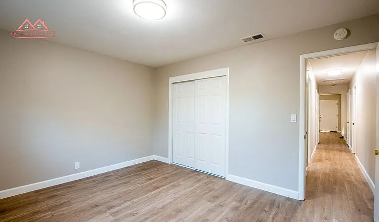 868 Miller Ave — Photo 8