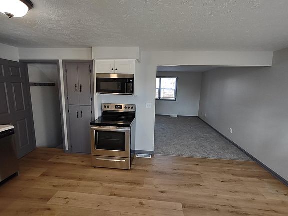 4th image of 304 Parkland Ave SW