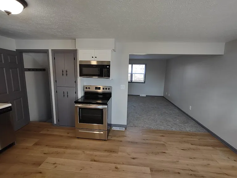 304 Parkland Ave SW — Photo 4