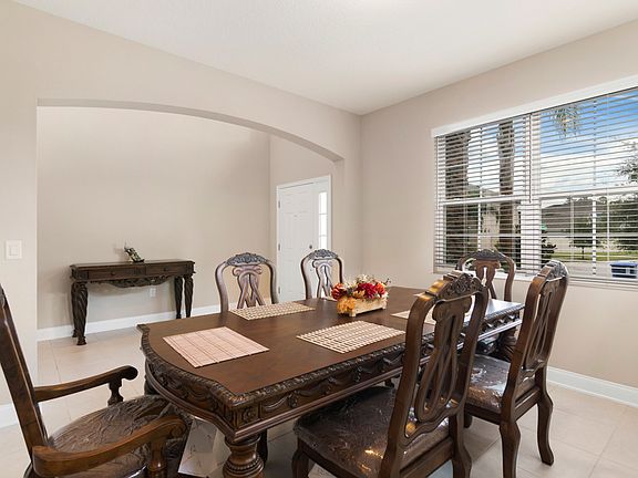 5th image of 2675 Peony Dr
