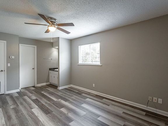 4th image of 2414 Lyndon Ave APT 10