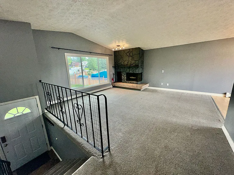 10840 Delta Cir — Photo 4