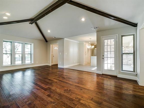 5th image of 2104 Newcastle Cir