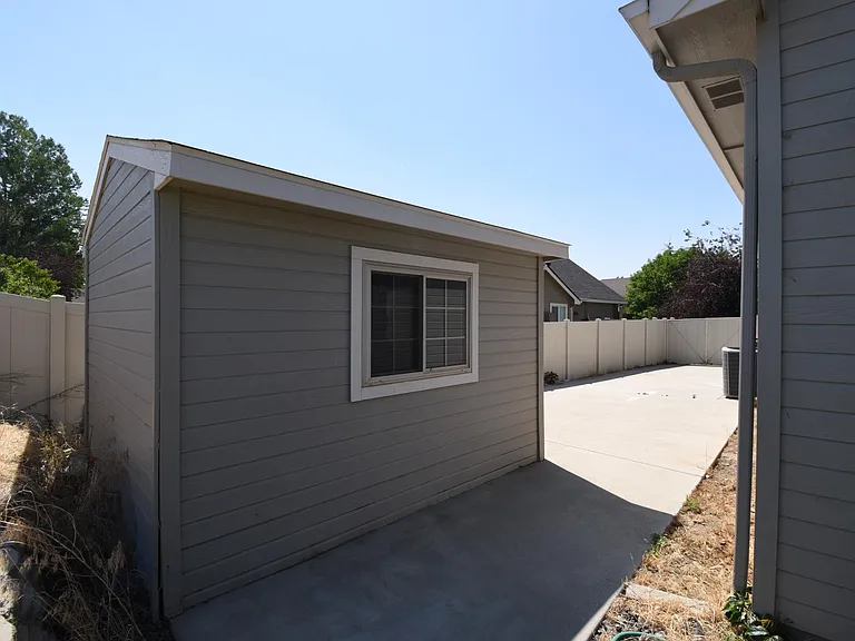 1828 E Serchio Ct — Photo 35