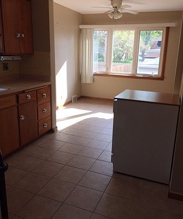 2nd image of 5933 N Canfield Ave
