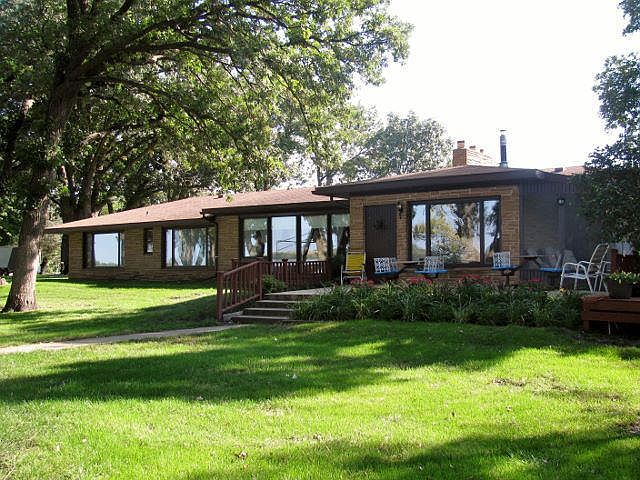 1st image of 906 Lakeside Ave