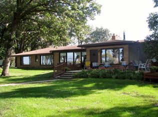 906 Lakeside Ave, Lake Park, IA 51347