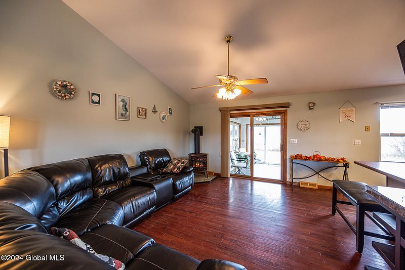 4th image of 110 Selfridge Road