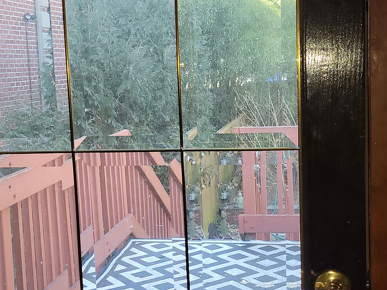 walk out to deck off en-suite