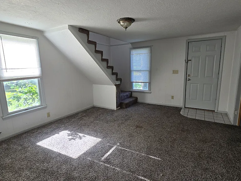 252 E Center St — Photo 11