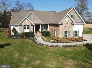 140 W Reynolds Rd, New Oxford, PA 17350