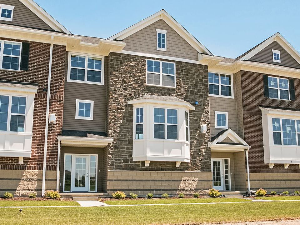 1st image of 340 Clark Dr APT 1