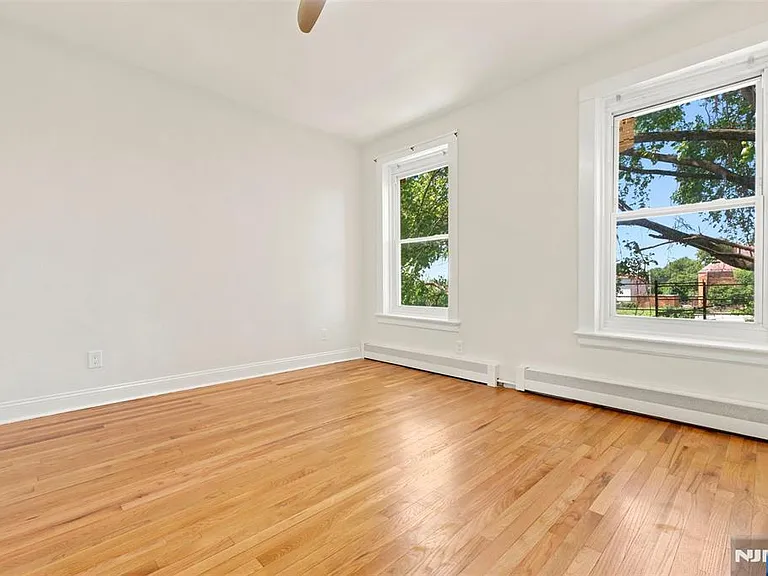 85 Union St — Photo 10
