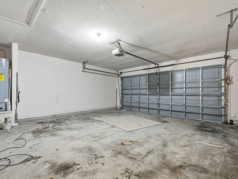 2030 Hawthorne Dr — Photo 35