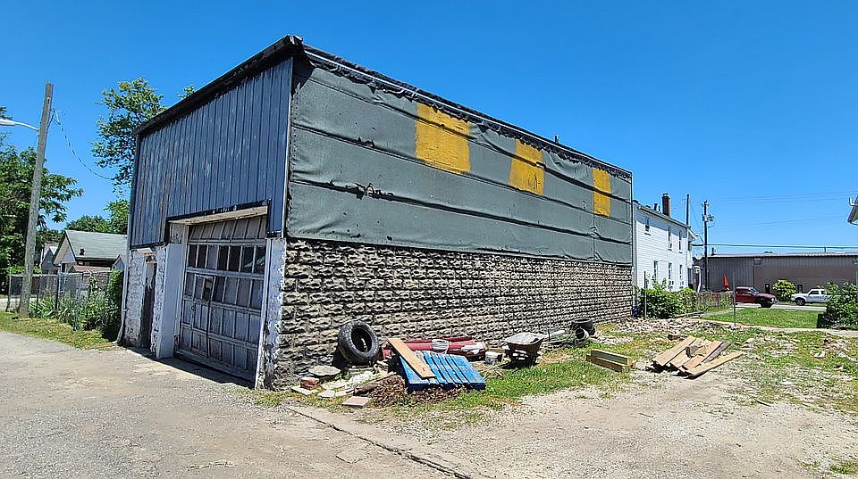 2nd image of 1539 Russell St
