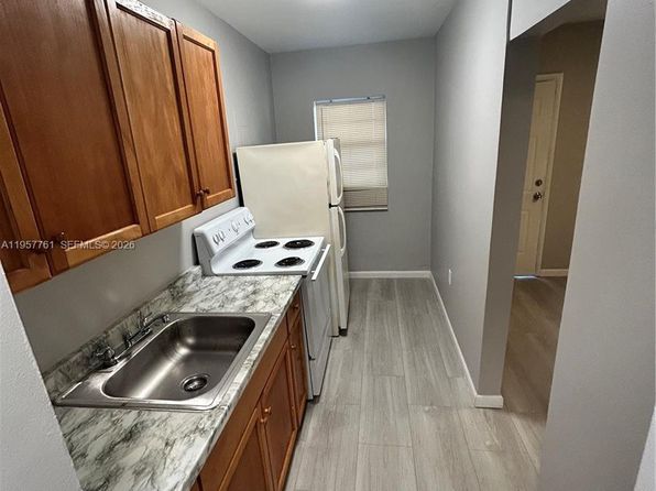 1720 NW 1st Pl APT 1