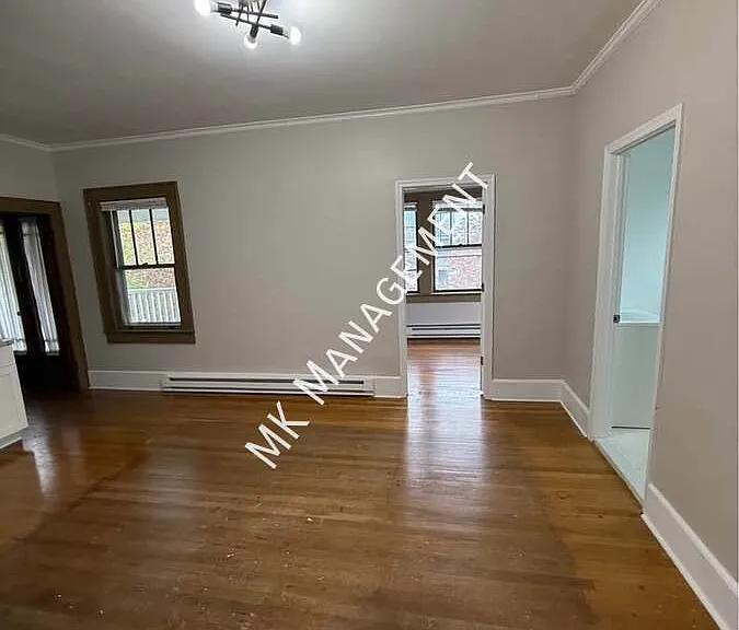 1332 Schlager St — Photo 3