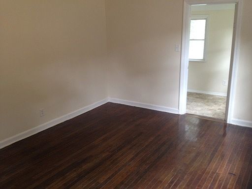 3rd image of 902 Hill Top Dr