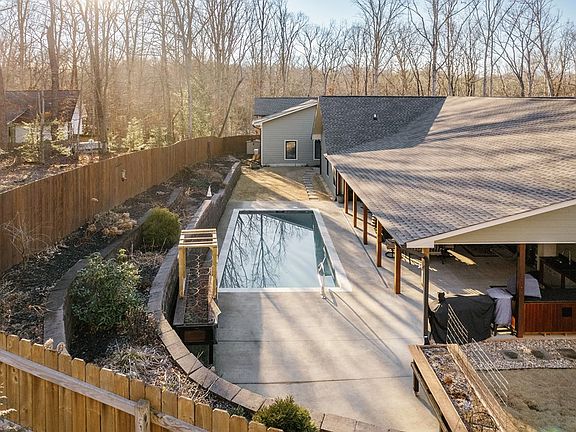 3rd image of 52 Ivy Ridge Ct