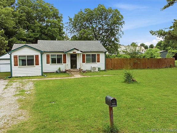 3rd image of 1011 Wesley Dr