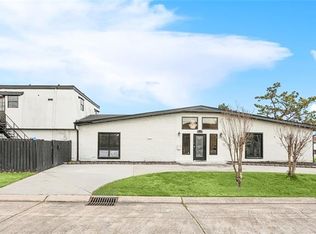 4200 Lake Villa Dr, Metairie, LA 70002