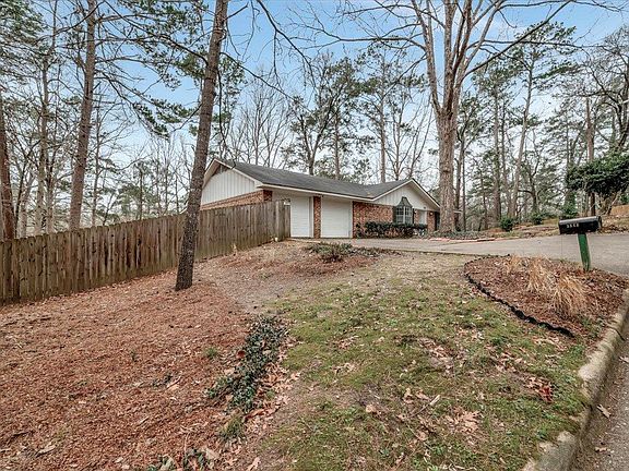 3rd image of 3518 Live Oak Dr