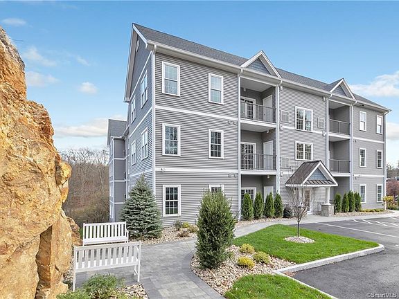 2nd image of 309 Bridgeport Ave #204