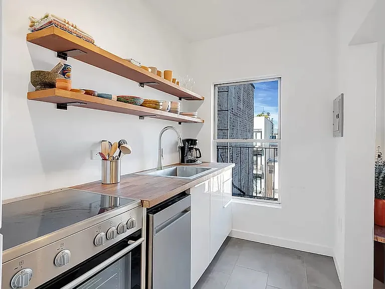 125 S 2nd St #4 — Photo 3