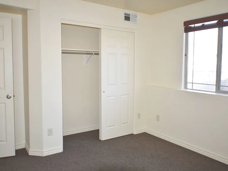 1115 Belford Ave — Photo 18