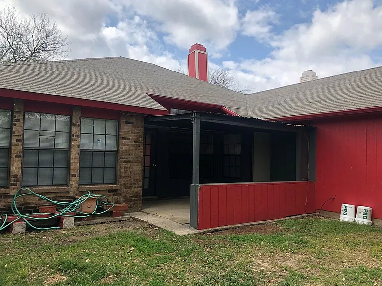2021 Meadow Park Dr — Photo 11
