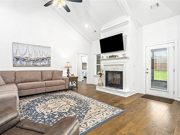 4th image of 1474 Maggie Dr