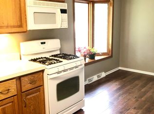 16234 W Arlington Dr, Libertyville, IL 60048