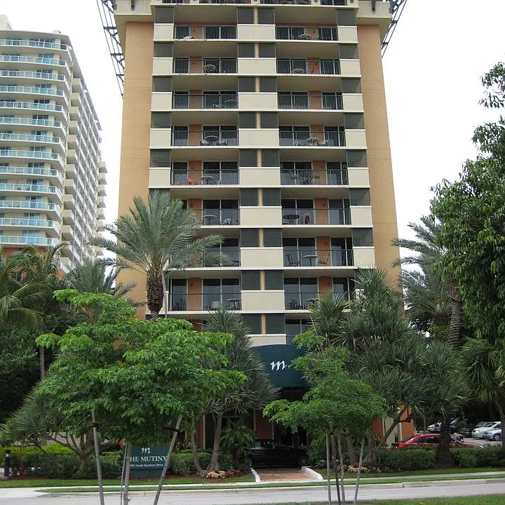 2949 S Bayshore Dr