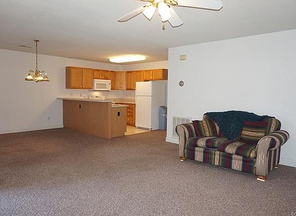 5th image of 435 Cobblestone Dr