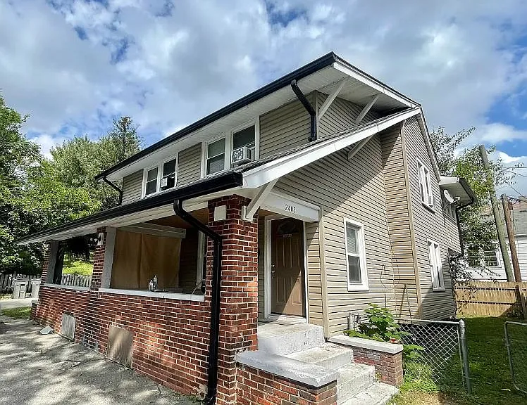 2405 E 16th St — Photo 1