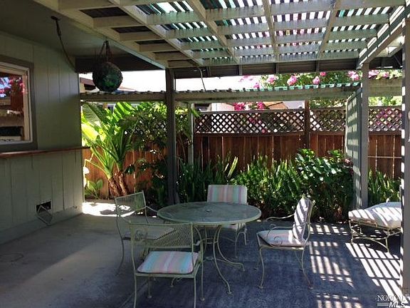 4th image of 221 Mountain View Dr