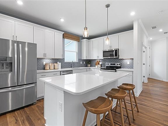 7th image of this home