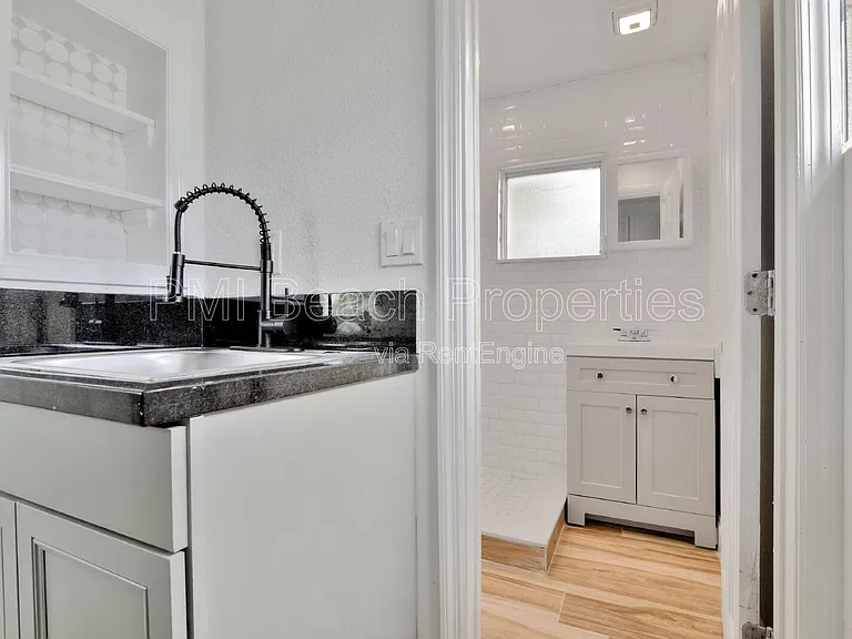 825 Truman St #4 — Photo 3