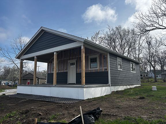 3rd image of 602 N College Ave